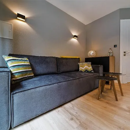 Enklava Apartment *